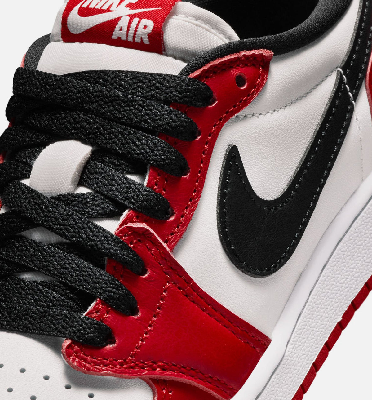Air Jordan 1 Retro Low OG Chicago Grade School Sneakers - Varsity Red / Black / Summit White