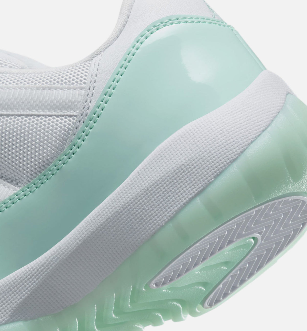 Air Jordan 11 Retro Low Igloo Women's Sneakers - White / Igloo